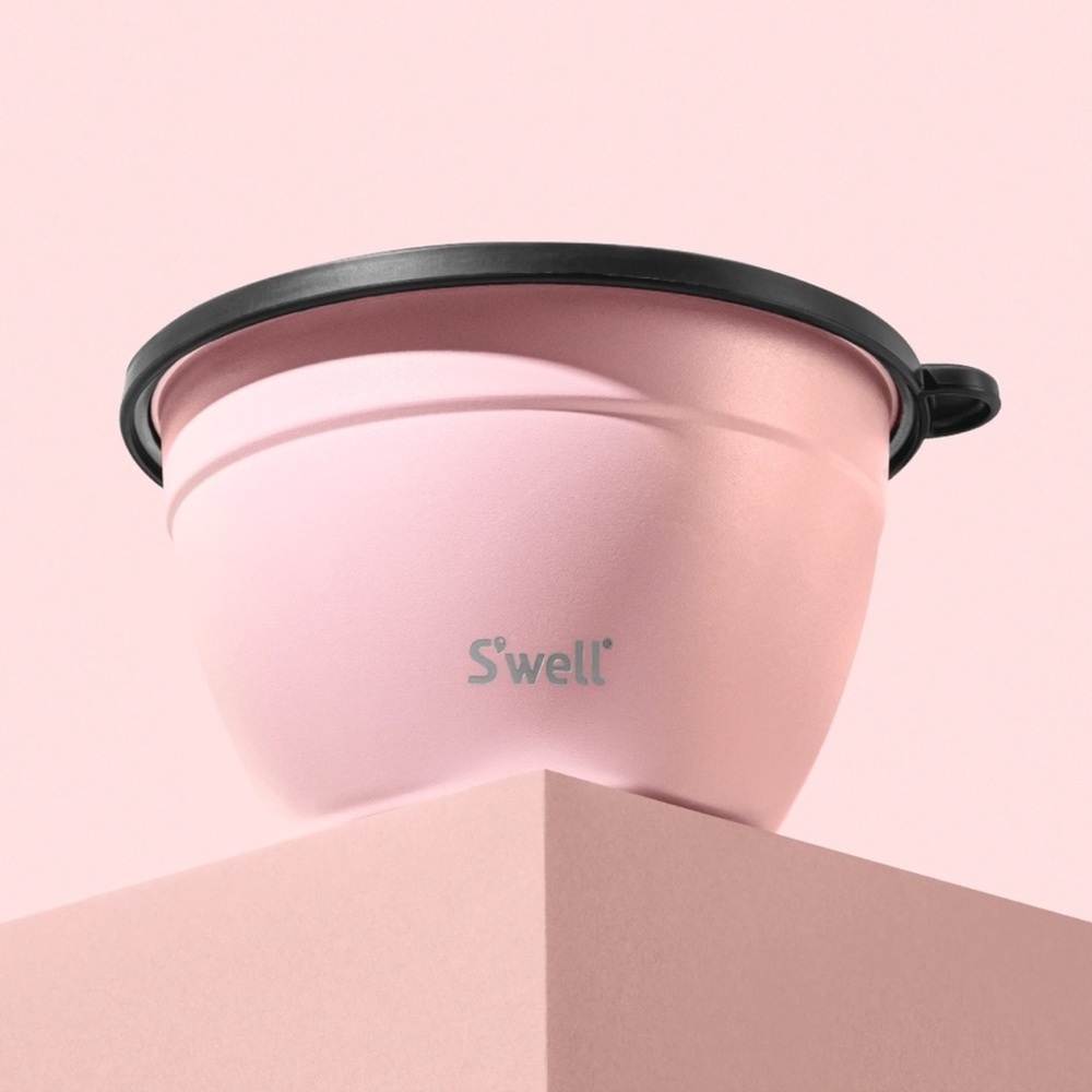 NWT Swell Salad Bowl Kit Brand New, in pink topaz.